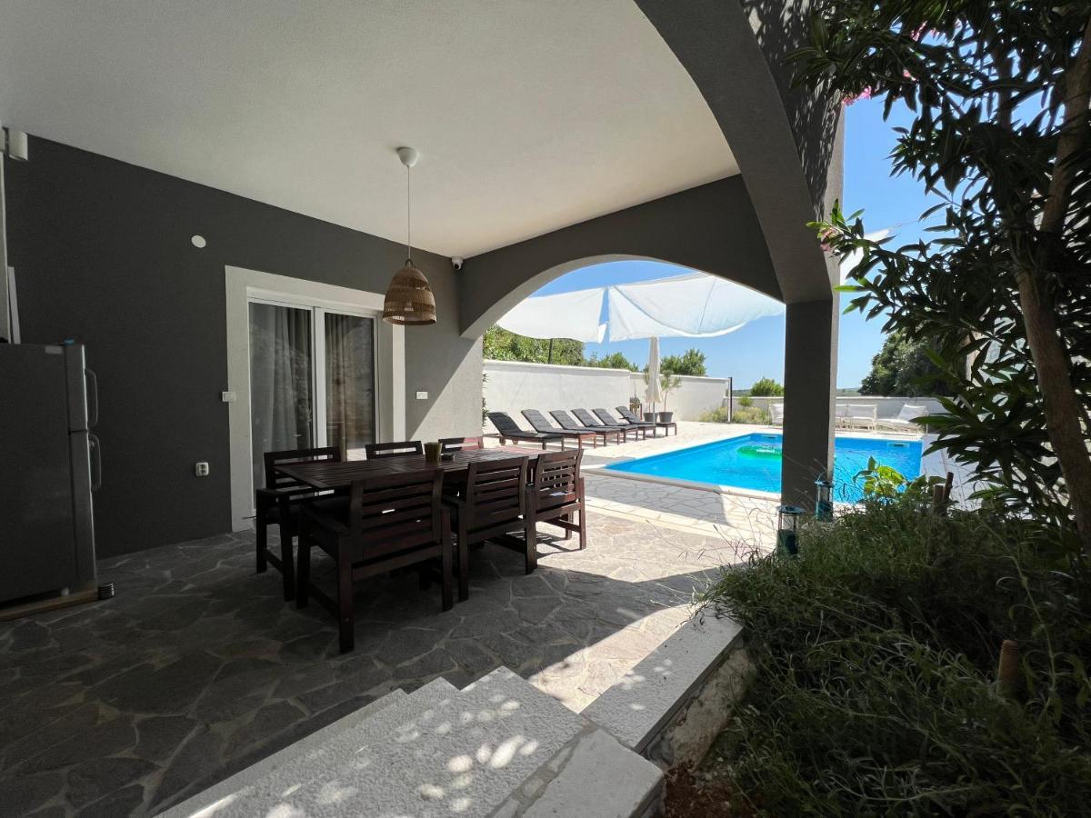 Vila Boutique House Ika With Private Swimming Pool